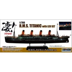 Doyusha 1/700 R.M.S. Titanic With Led Set 4975406412763 (Plastic Model)
