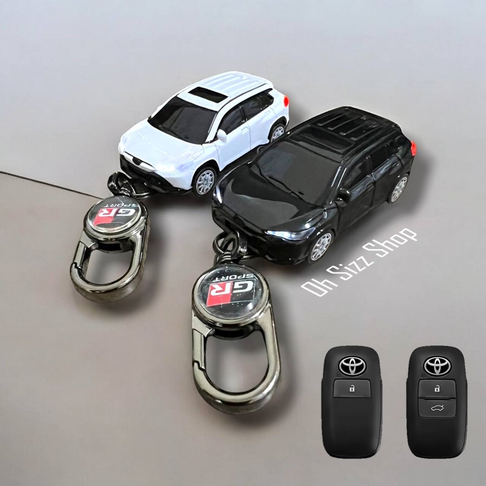 เคสรีโมทรถ Toyota Yaris Cross GR Sports มีไฟหน้าและหลัง แบบโมเดลรถ (Car Shape) วัสดุพลาสติกเบา ABS พร้อมพวงกุญแจโลหะ คล้องหูกางเกง