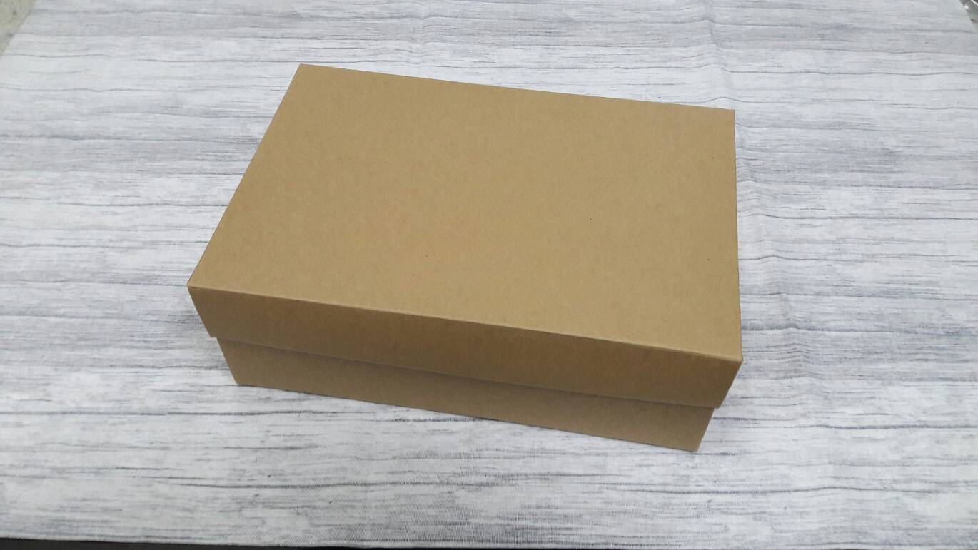 กล่องแบบมีฝาครอบ กล่องของขวัญ กล่องฝาครอบ กล่องอเนกประสงค์ ขนาด 16.0 x 24.0 x 8.5 cm. สีคราฟท์น้ำตาล ราคา 530 บาท ต่อแพ็ค (20 ใบ)