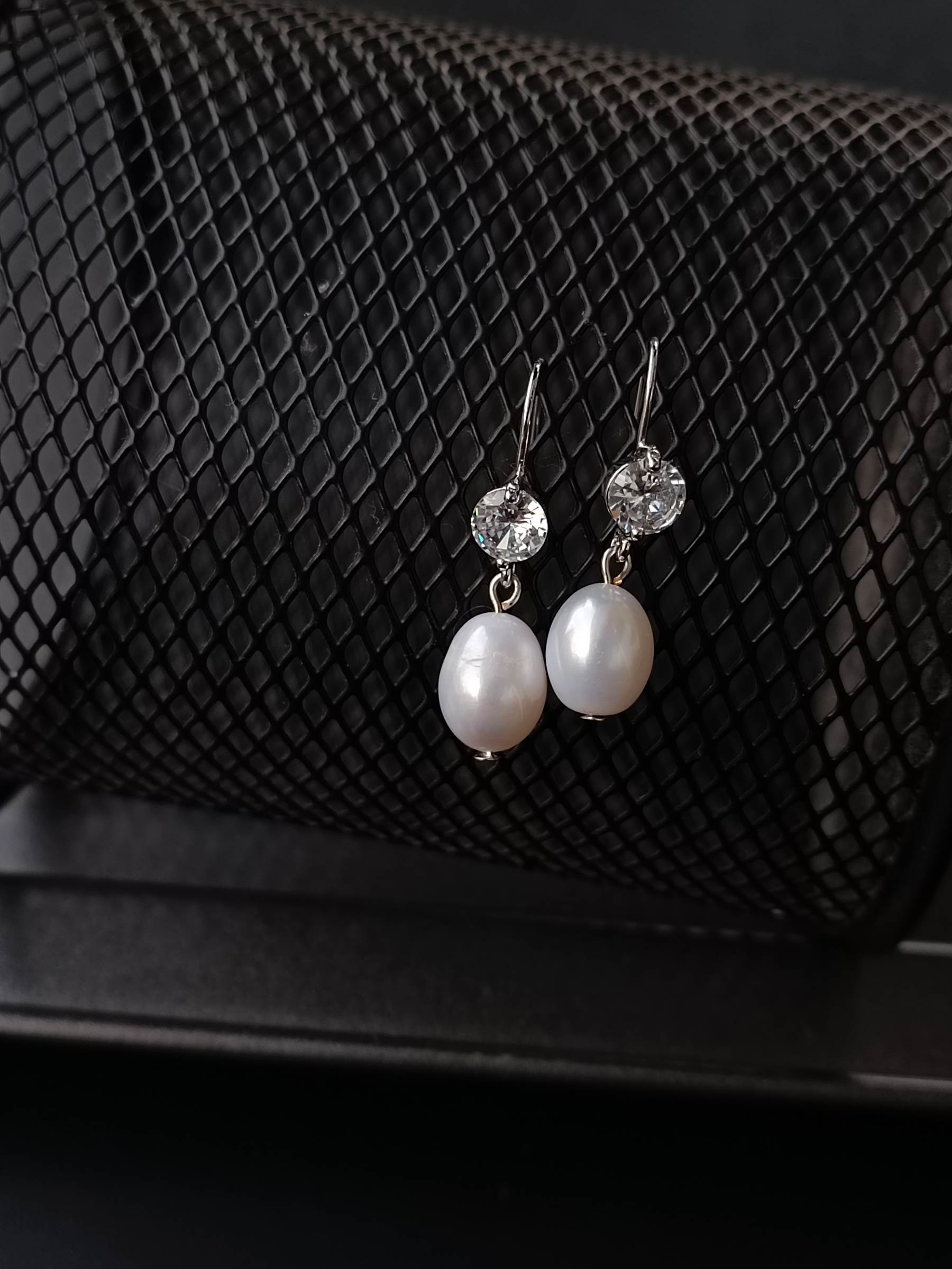 "Dazzling" ต่างหูมุกแท้ทรงบารอค Natural Baroque Pearl Earring