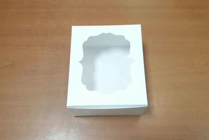 กล่องเค้กครึ่งปอนด์ กล่องคัพเค้ก 4 ชิ้น(ไม่มีฐานรอง) กล่องเค้กชิ้น กล่องขนม กล่องสแน็ค กล่องแบบมีหน้าต่างพลาสติก ขนาด 15.0 x 15.0 x 7.6 ซม. สีขาว ราคา 150 บาท (20ใบ)