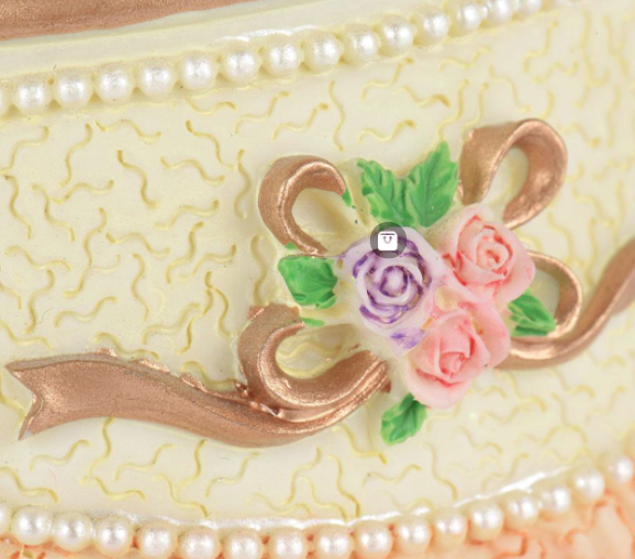 Pre Order ม้าหมุนกล่องดนตรีวินเทจ สีครีมอมส้ม