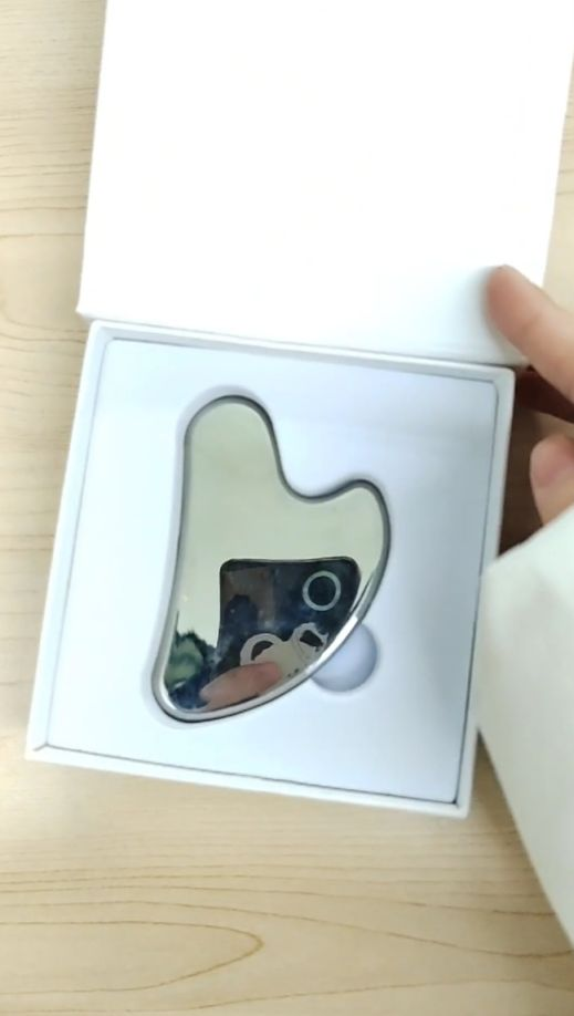 ผลิตตามออร์เดอร์เซทลูกกลิ้ง+กัวซาแผ่น V shape+โลโก้+สลักแบรนด์ (Make to Order Flip Cover Box+Facial Roller+Gua Sha Broad+Logo)