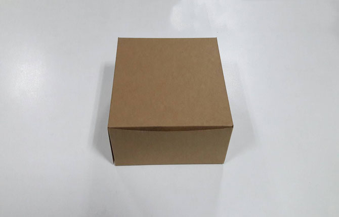 กล่องคัพเค้ก 4 ชิ้น (แบบไม่มีฐานรอง) กล่องเค้กครึ่งปอนด์ กล่องขนม กล่องสแน็ค Snack Box สีคราฟท์น้ำตาล (แบบไม่มีหน้าต่าง) ขนาด 15.0x15.0x7.6 ซม.ราคาแพ็คละ 150 บาท (รวม 20 ใบ)