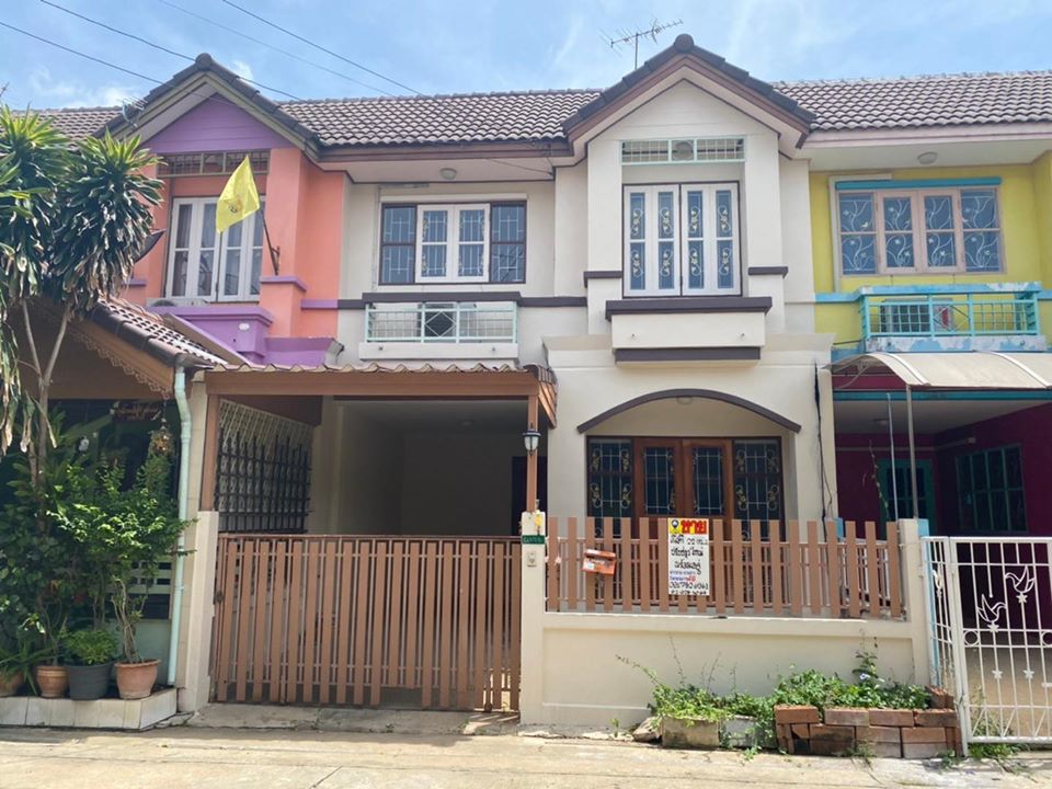 ขายทาวน์เฮ้าส์ 2 ชั้น หมู่บ้านอักษรา (รหัสทรัพย์ 202084) ต.พิมลราช อ.บางบัวทอง จ.นนทบุรี ขนาด 22 ตรว.มี 3 ห้องนอน 2 ห้องน้ำ 1 ห้องครัว แอร์ 1 ตัว