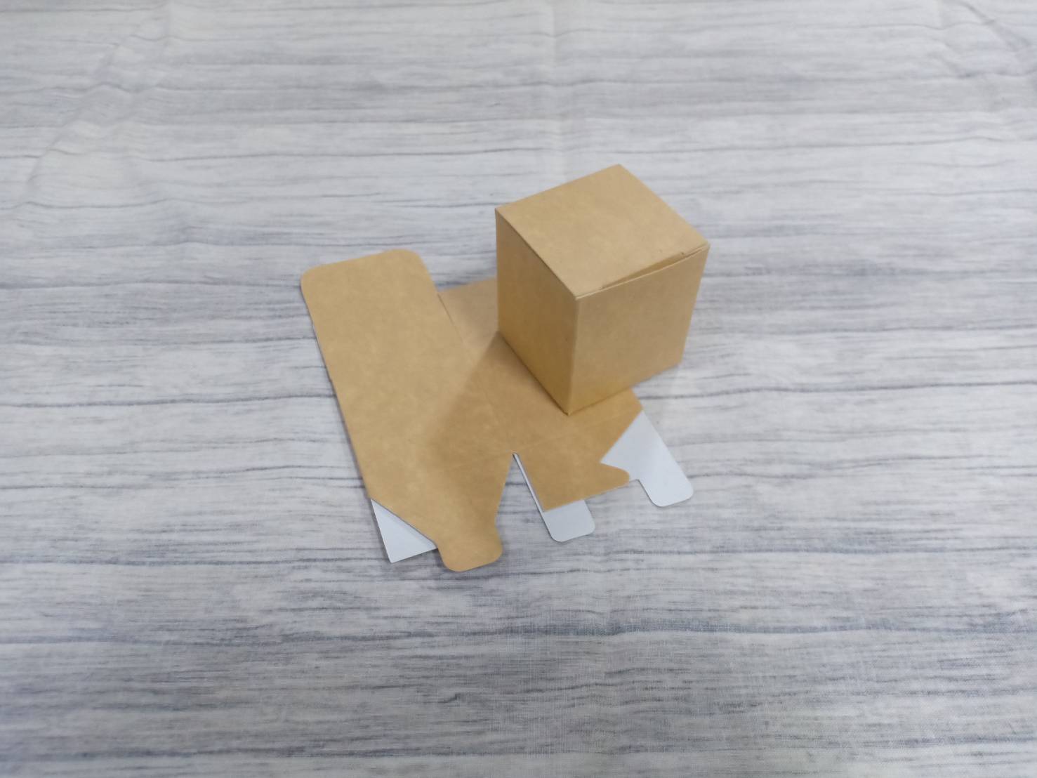 กล่องเอนกประสงค์ สีคราฟท์น้ำตาลอ่อน(CK) 5x5x5.5 ซม. แบบทรงฝาปิดเปิด ท้ายก้นขัด กล่องของขวัญ กล่องเครื่องสำอางค์ ราคา 205 บาทต่อแพ็ค(50 ใบ)