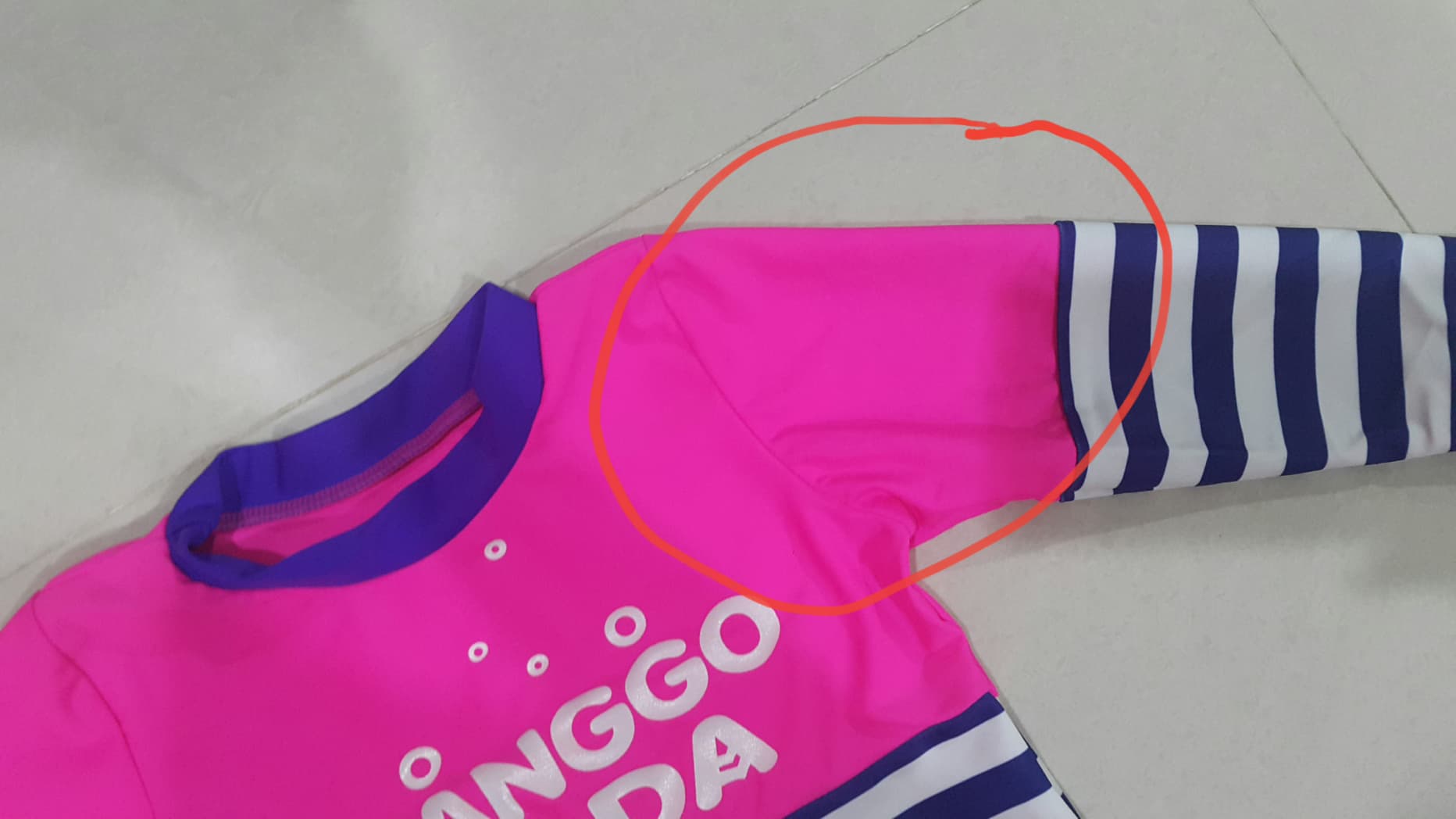 ชุดว่ายน้ำเด็กหญิงเสื้อแขนยาว กางเกงขาสั้น Size M งานไม่ผ่าน QC