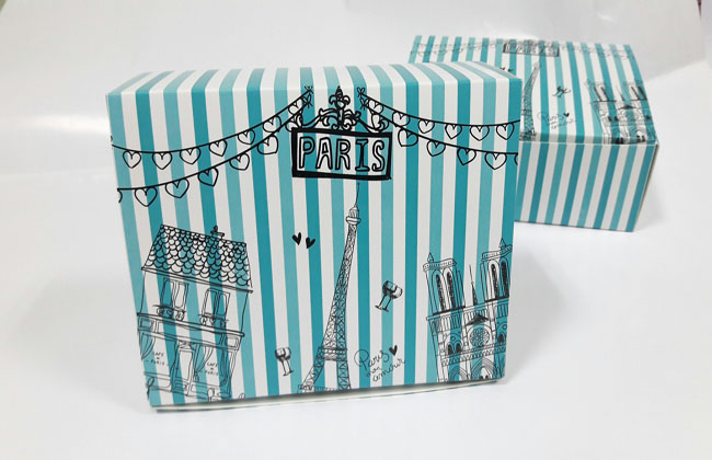 กล่องสแน็ค กล่องขนม กล่องอาหารว่าง ลายฟ้า ปารีส ขนาด 11.5 x 15.5 x 6.0 ซม. ราคา 110 บาท ต่อแพ็ค (20ใบ)