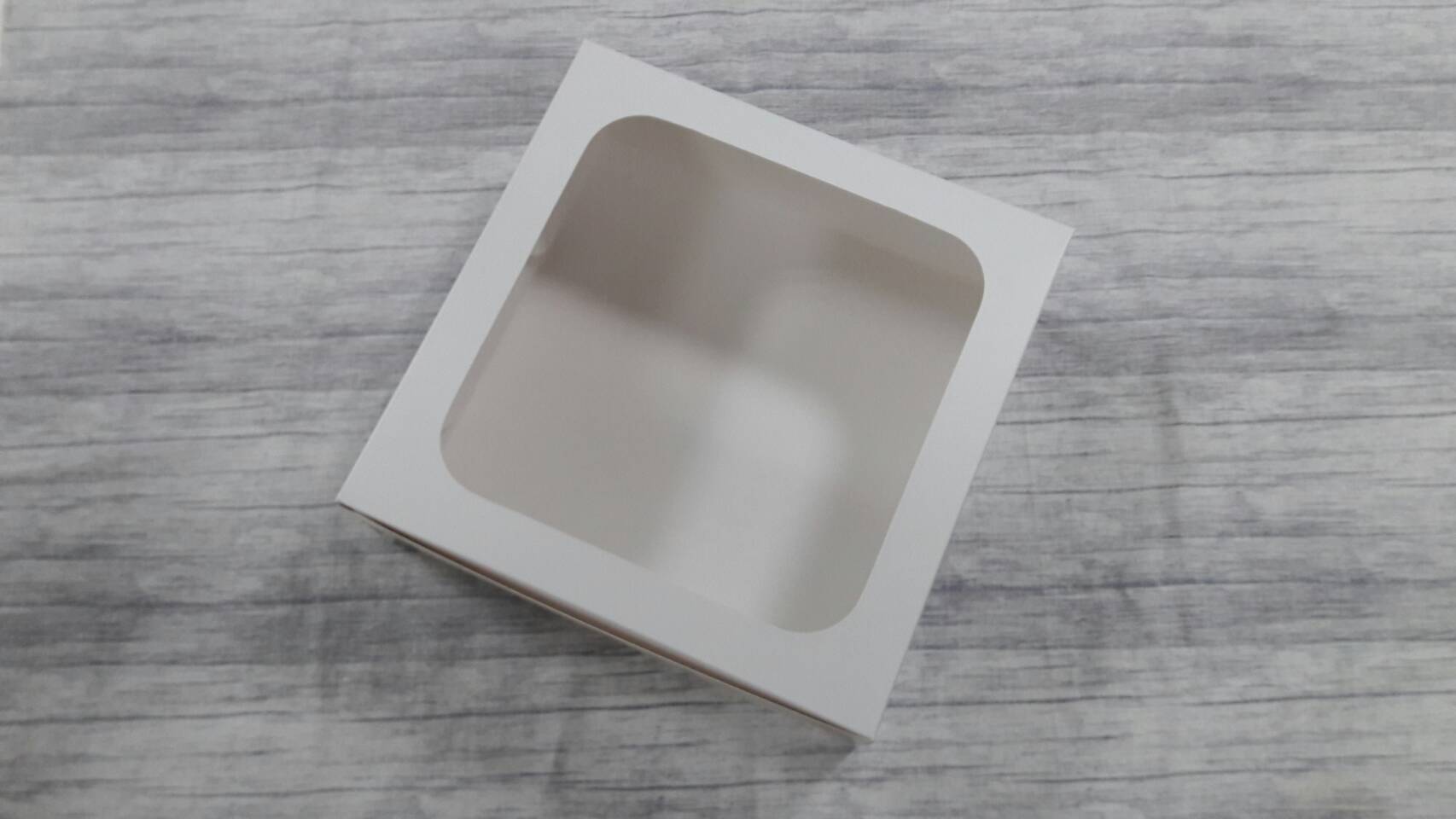 กล่องเค้ก กล่องเค้ก 3 ปอนด์ กล่องเค้ก กล่องขนม กล่องเบเกอรี่ กล่องคัพเค้ก สีขาว ขนาด 26.5x26.5x10 ซม.ราคา 400 บาทต่อแพ็ค (20ใบ)