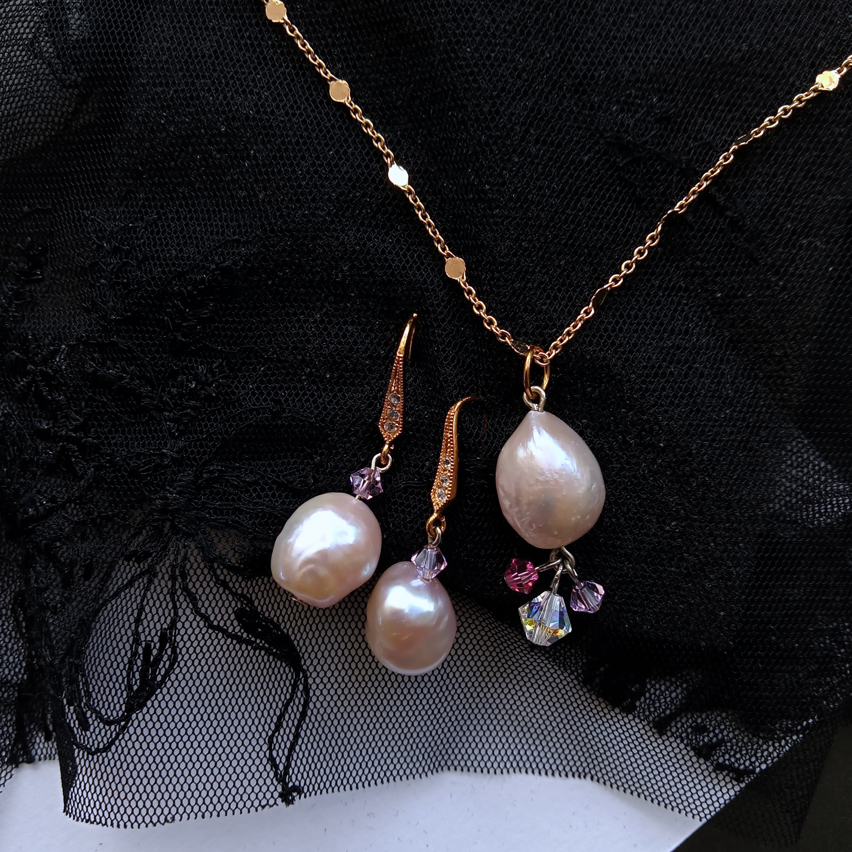 ชุดเครื่องประดับมุกแท้ ทรงบารอค Natural Baroque Pearl Jewelry Set