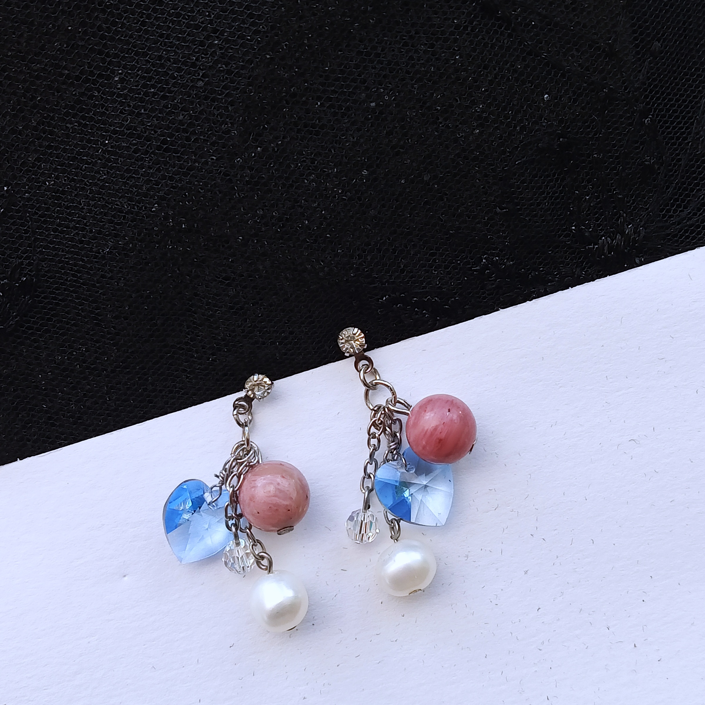 "Sweetheart" Rhodonite Earring ต่างหูโรโดไนต์ ประดับคริสตัลหัวใจ (For Love)