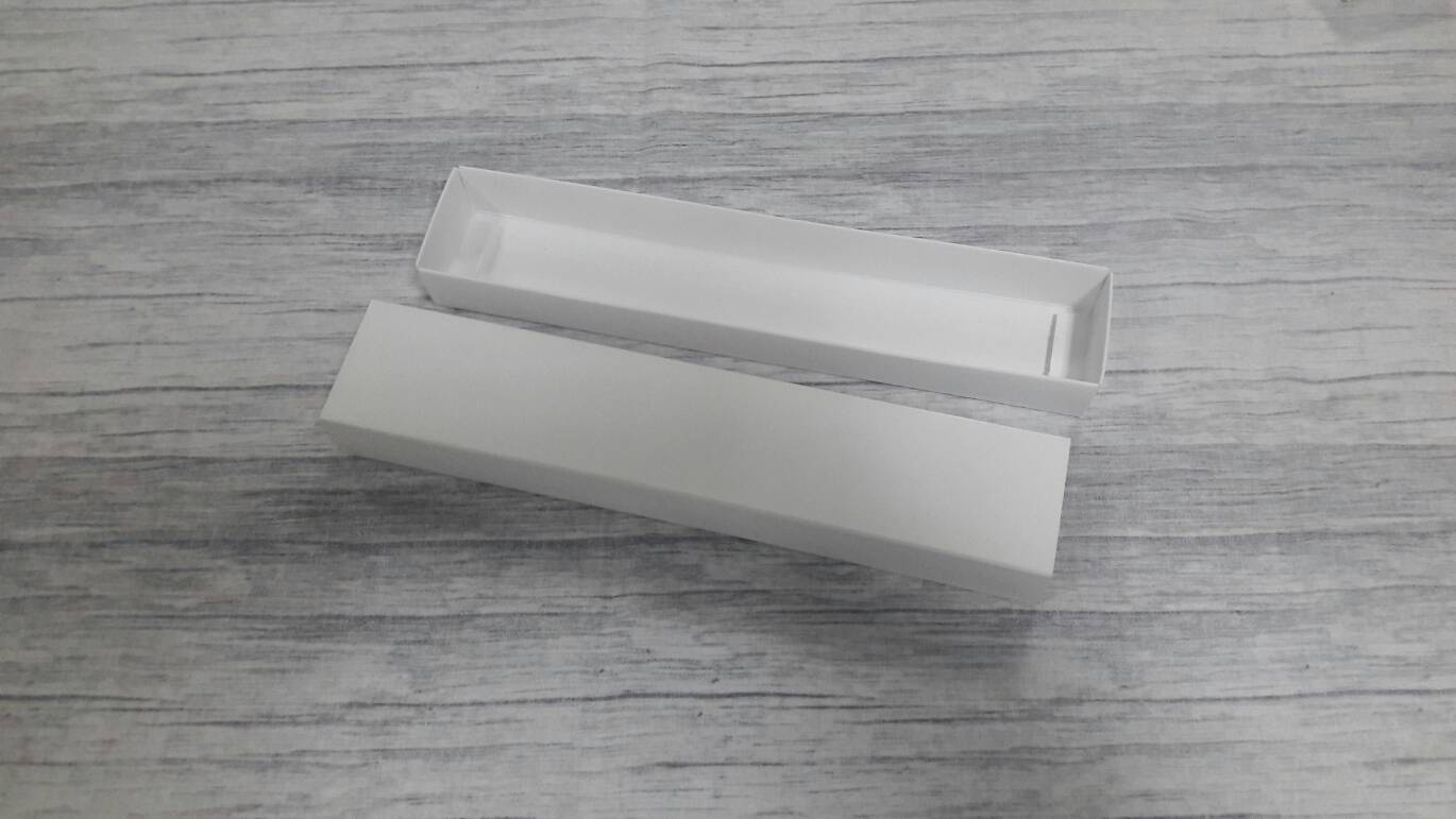 กล่องฝาสไลด์ กล่องของขวัญ กล่องใส่ตะเกียบ สีขาว 23.4*4.4*2.5 ซม. ราคา 165 บาทต่อแพ็ค (20 ใบ)