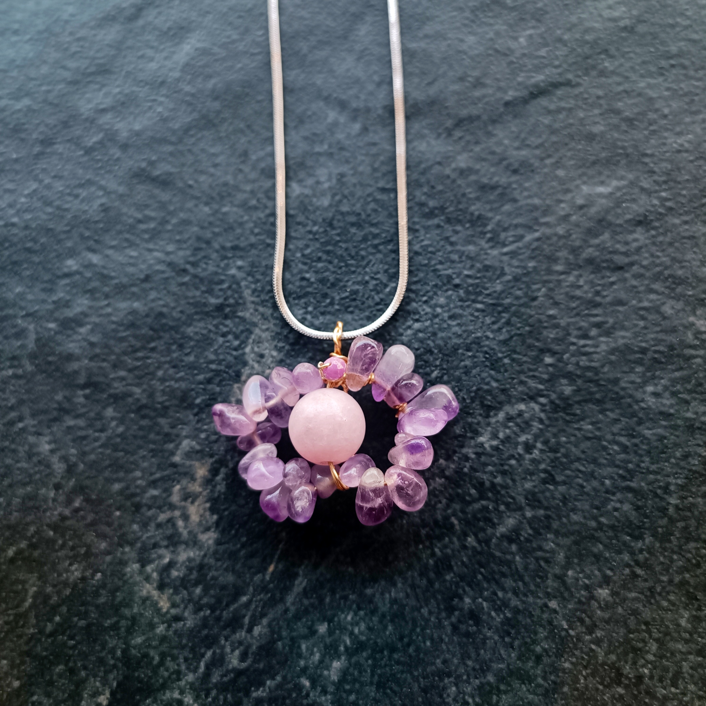 สร้อยพร้อมจี้ "Little Vivian" หินแท้ Amethyst + Rose Quartz Necklace (Self-Love , Universe Energy)
