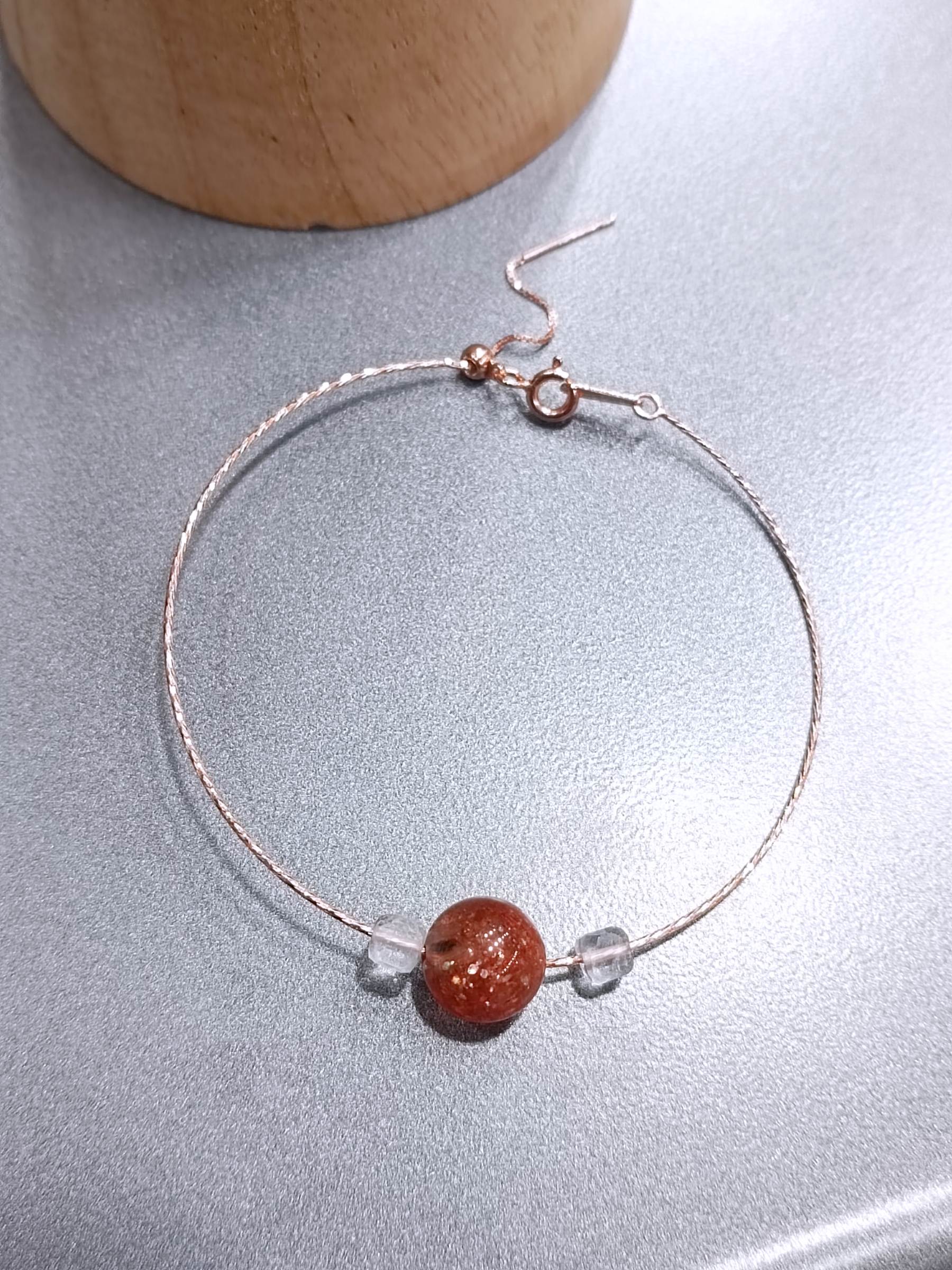 ข้อมือโชคเกอร์ เงินแท้ 92.5 ชุปRose Gold ประดับหินแท้ Sunstone + Garnet Rose Gold Plated Sterling Silver Wire Bracelet (Boost Energy , Leadership) สำเนา