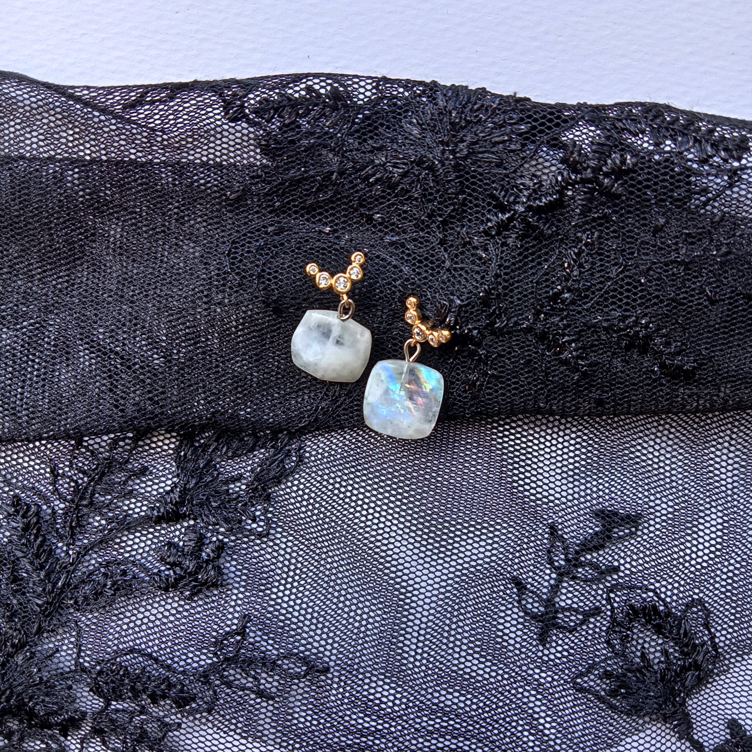 ต่างหูหินแท้ "14K" Moonstone Earring (Charming)
