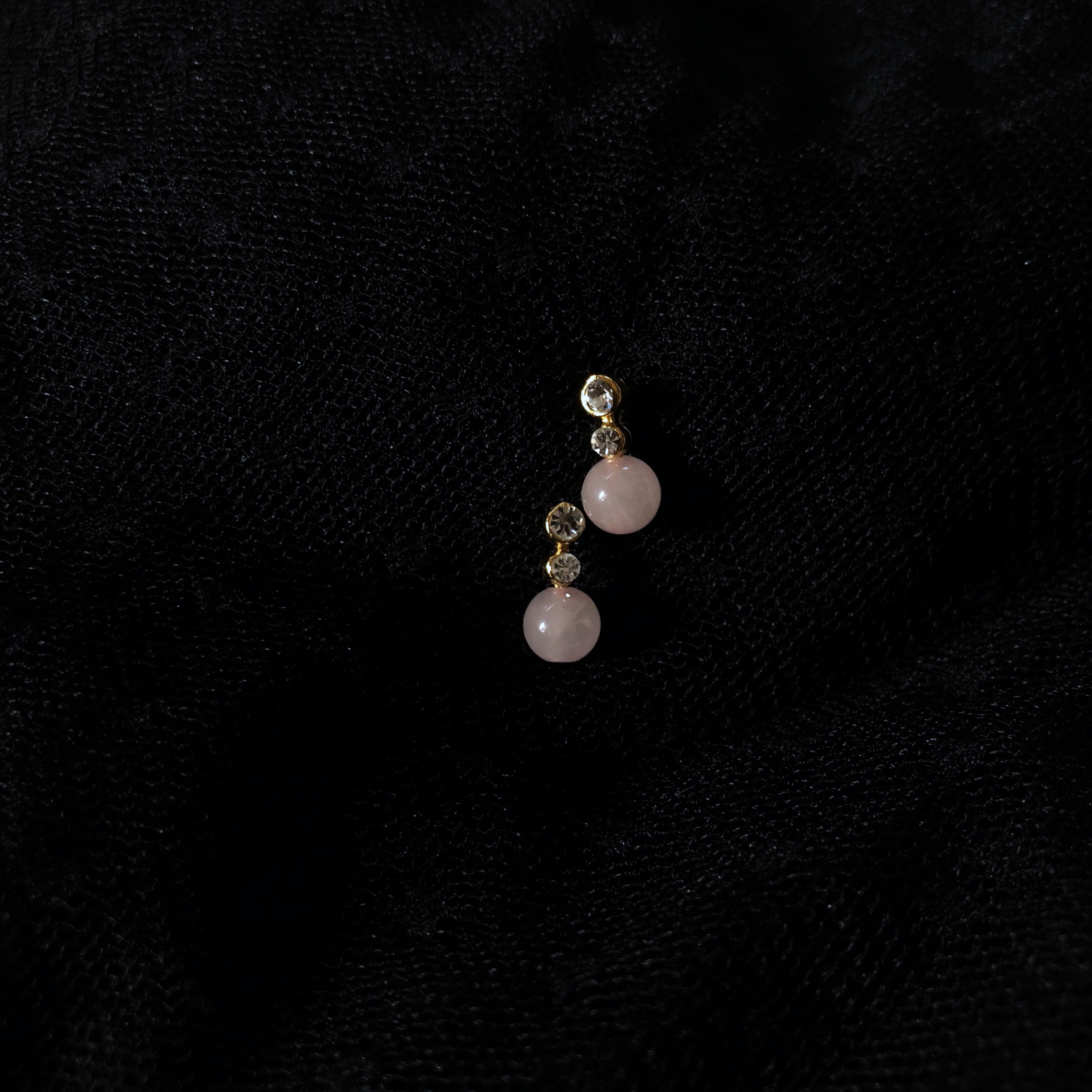 ต่างหูหินแท้ "Dot Dot" Rose Quartz Madagascar Earrings (For Love and Relationship)