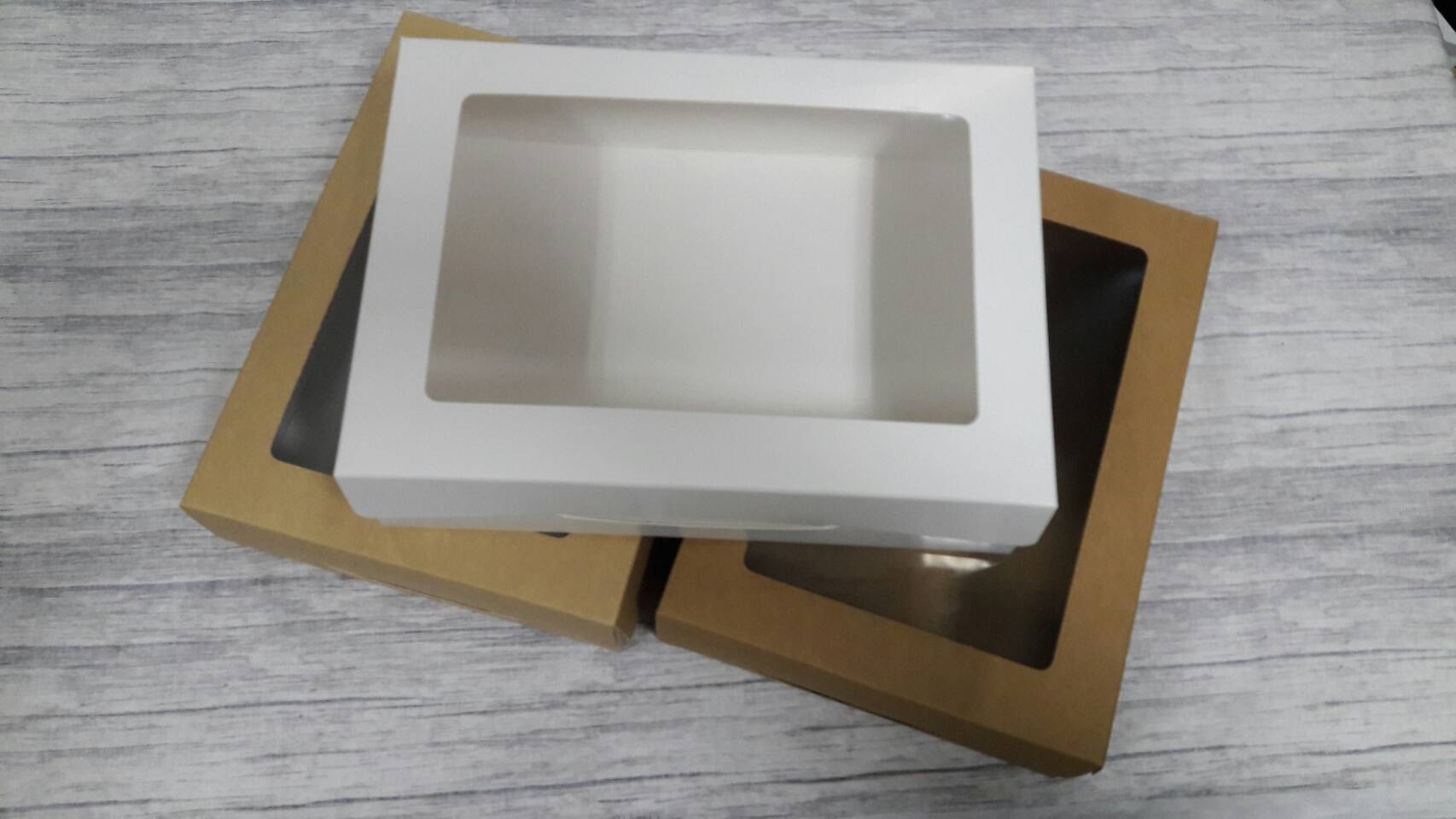 กล่องขนม กล่องบราวนี่ กล่องขนมเปี๊ยะ กล่องอเนกประสงค์ ขนาด 17.0x23.5x6.5 ซม.สีขาว (มีหน้าต่างพลาสติก) ราคา 260 บาท ต่อแพ็ค(20ใบ)