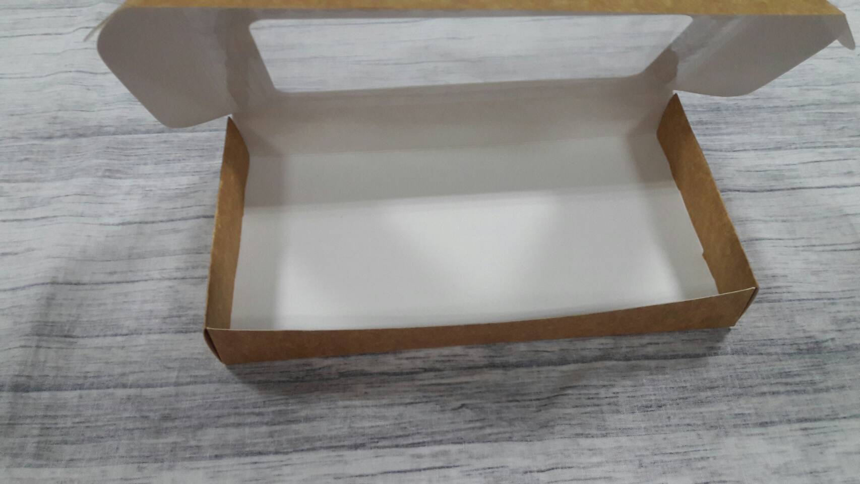 กล่องบราวนี่ กล่องขนม กล่องเอนกประสงค์ กล่องของขวัญ กล่องทรงหูช้าง สีคราฟท์น้ำตาลอ่อน(CKB) ขนาด 12x22x3 ซม.(ฝาหน้าต่างพลาสติก) ราคา 225 บาทต่อแพ็ค (20 ใบ)