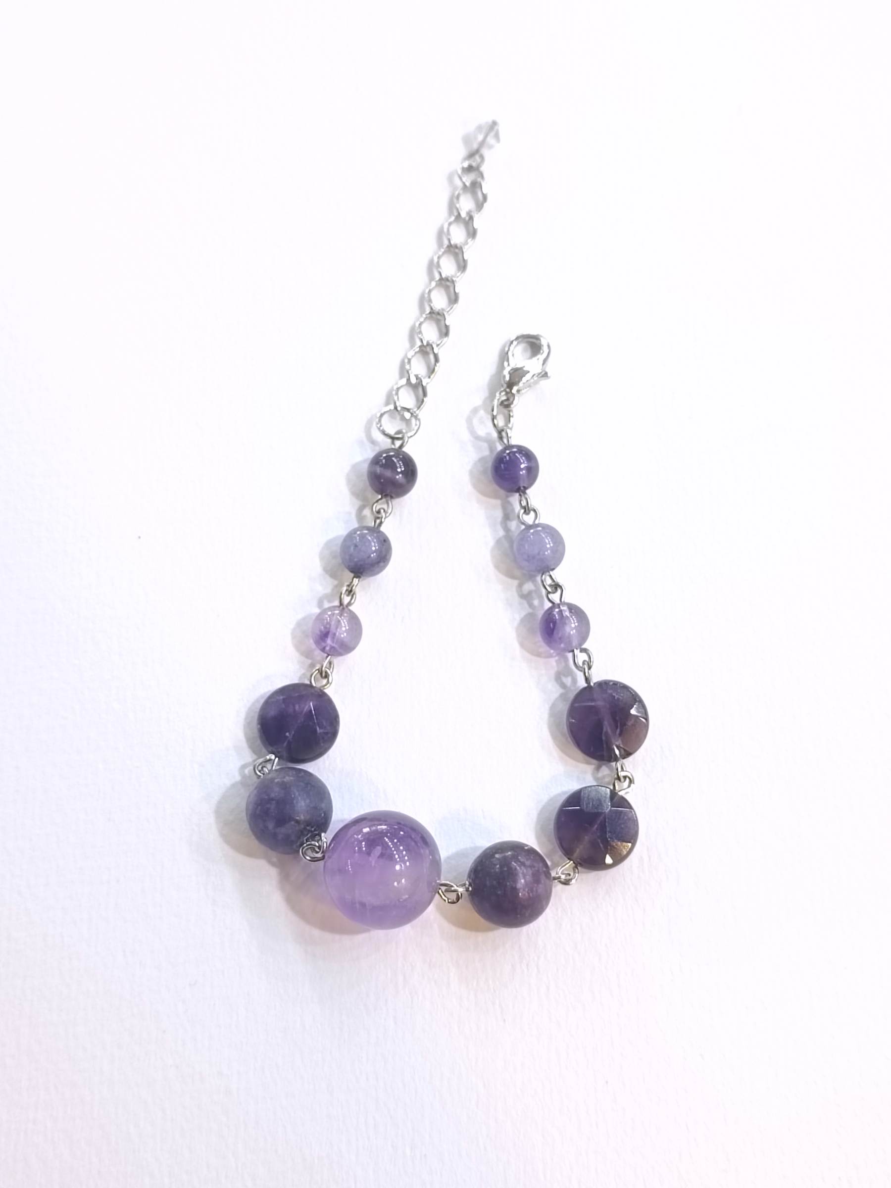 สร้อยข้อมือหินแท้ "Connected" Amethyst + Lepidolite Bracelet (คลื่นพลังความสำเร็จ)
