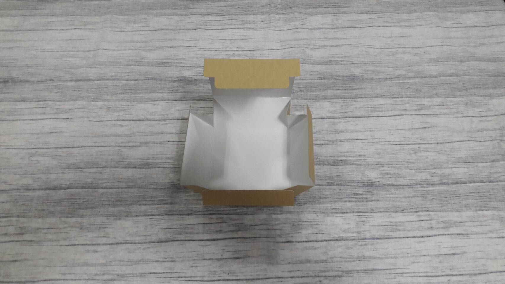 กล่องบราวนี่ 1 ชิ้น กล่องขนม ขนาด 9.0 x 9.0 x 4.0 ซม.กล่องคราฟท์ฟู้ดเกรด สีคราฟท์น้ำตาลอ่อน ราคา 70 บาทต่อแพ็ค (20ใบ)