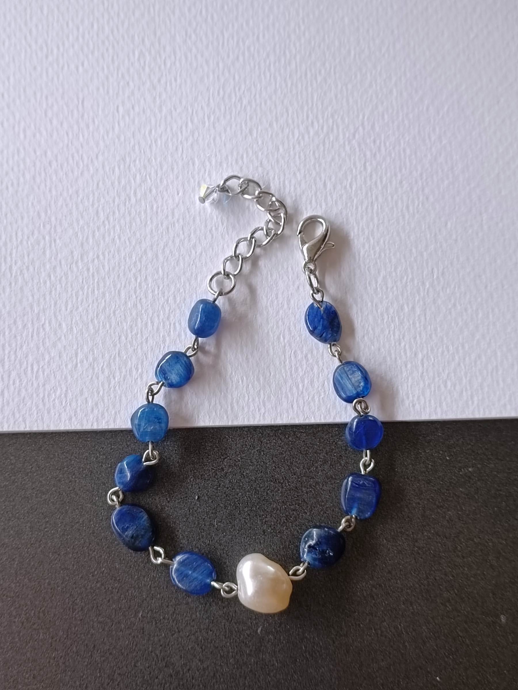 สร้อยข้อมือหินแท้ "Connected" Kyanite + Pearl Bracelet ( For Success)