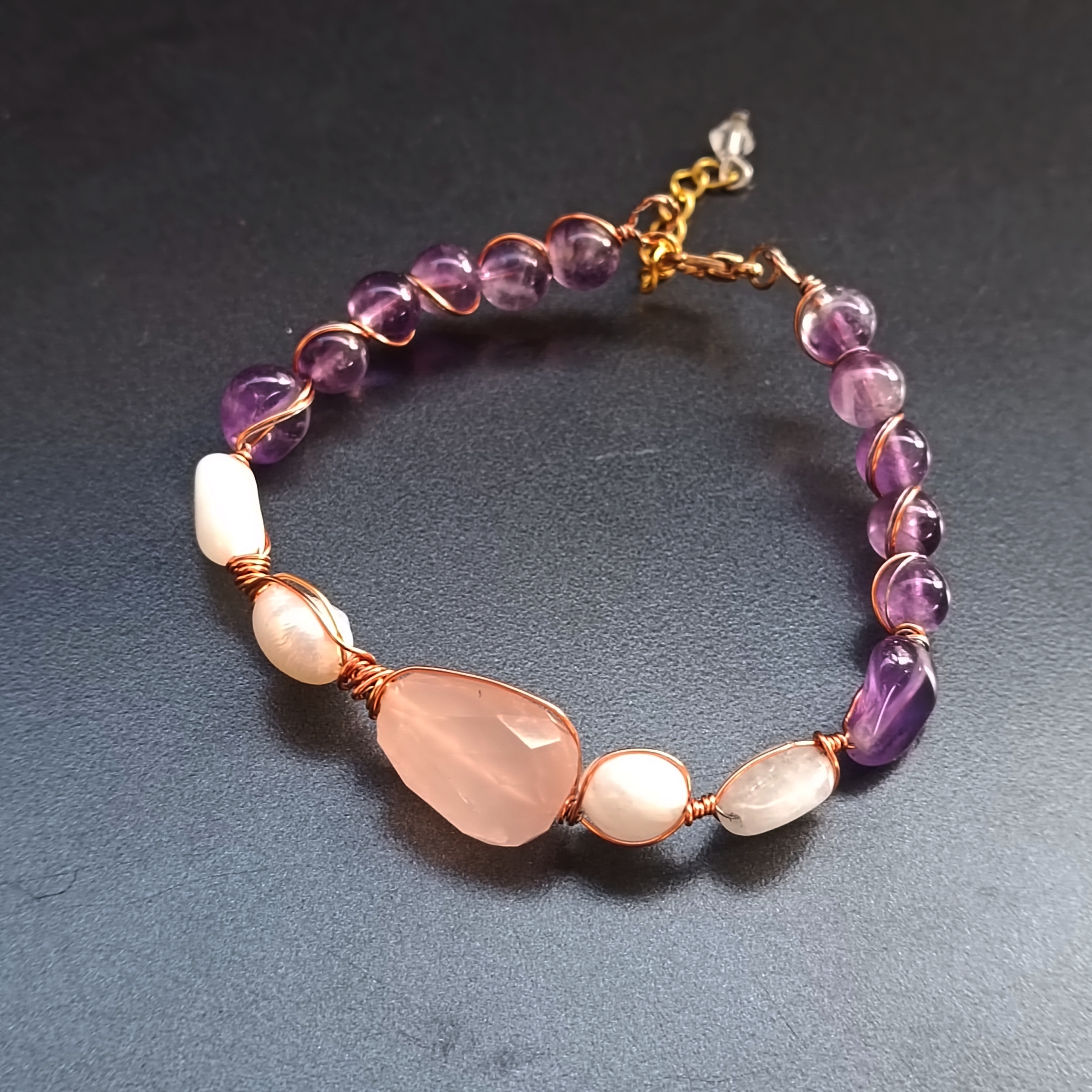 สร้อยข้อมือหินแท้ "Twisted" Unconditional Love Bracelet (Rose Quartz+ Amethyst)