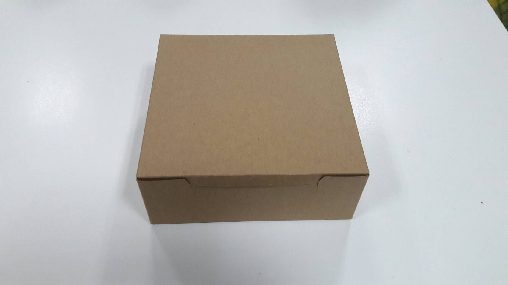 กล่องขนม กล่องเค้ก กล่องคัพเค้ก กล่องบราวนี่ กล่องชิฟฟ่อน กล่องช้อคโกแล็ต กล่องคุ๊กกี้ กล่องสแน็ค สีคราฟท์น้ำตาลเข้ม ขนาด 18x18x7 ซม.ราคา 200 บาทต่อแพ็ค (20ใบ)