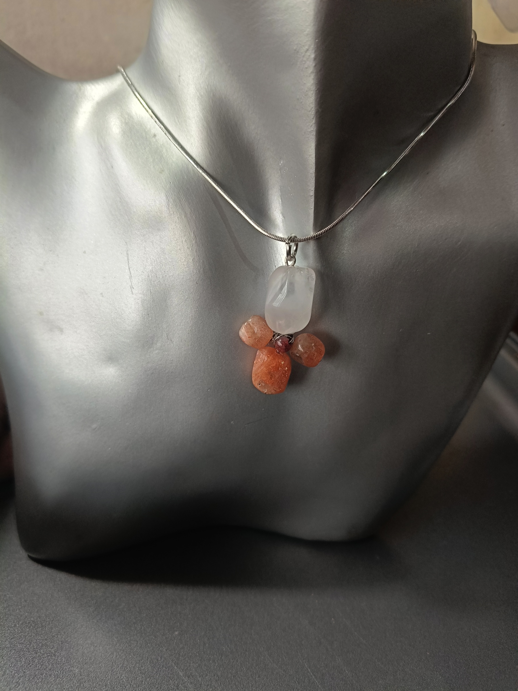 สร้อยจี้หินแท้ Rose Quartz x Sunstone Pendant Necklace (เสริมคลื่นความรัก ความสัมพันธ์ กระตุ้นพลังงาน กระตือรือร้น พุ่งสู่ความสำเร็จ)