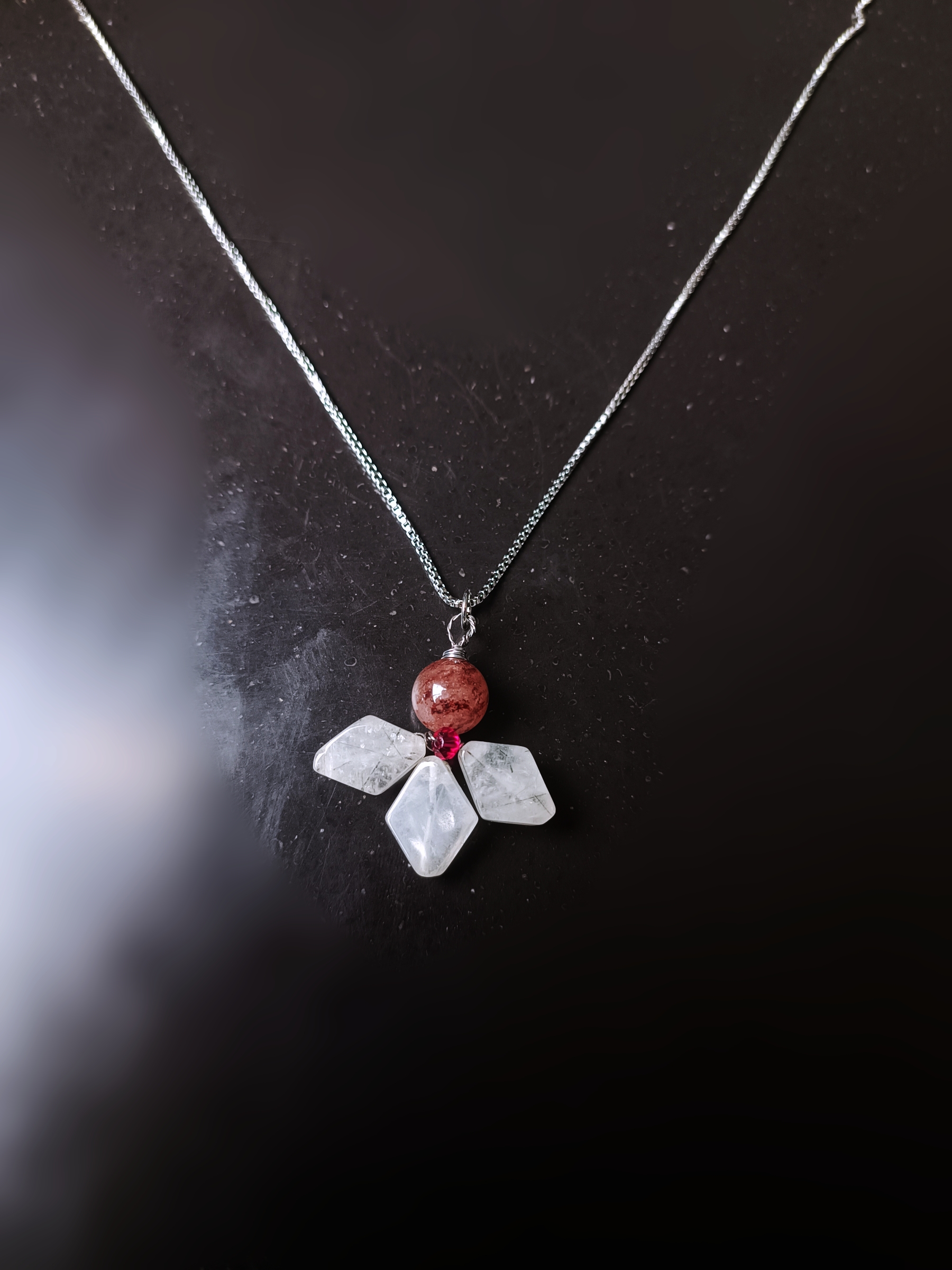 สร้อยพร้อมจี้หินแท้ แก้วขนเหล็ก + Strawberry Quartz Pendant Necklace (เสริมคลื่นปลุกไฟจินตนาการ และ ดึงดูดรักแท้)