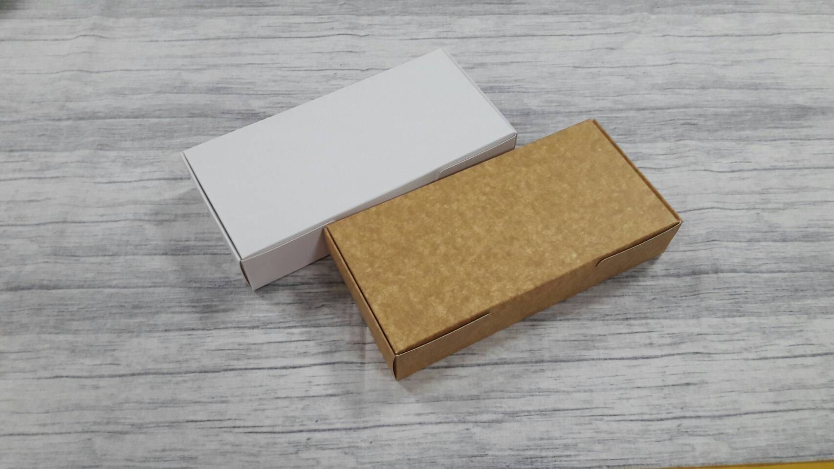 กล่องบราวนี่ กล่องขนม กล่องเอนกประสงค์ กล่องทรงหูช้างแบบฝาเสียบหน้า สีคราฟท์น้ำตาลอ่อน(CKB) ขนาด 10x20.5x3.8 ซม.(ฝาทึบ) ราคา 185 บาทต่อแพ็ค (20 ใบ)