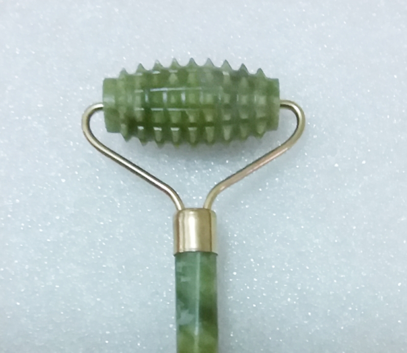 ลูกกลิ้งหยกสองหัวกระตุ้นจุดสะท้อนรีดเซลลูไลท์ (Double Jade Facial Acu Roller)
