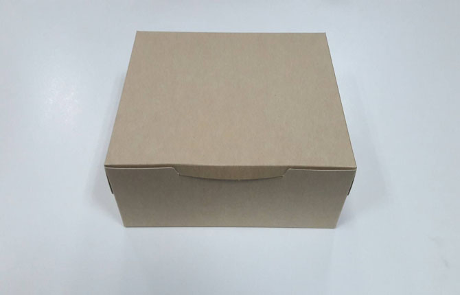 กล่องขนม กล่องเค้ก กล่องคัพเค้ก กล่องบราวนี่ กล่องชิฟฟ่อน กล่องไม่มีหน้าต่าง (ฝาทึบ) ขนาด 16.0x20.0x8.2 ซม.สีคราฟท์น้ำตาลอ่อน ราคา 215 บาทต่อแพ็ค (20ใบ)