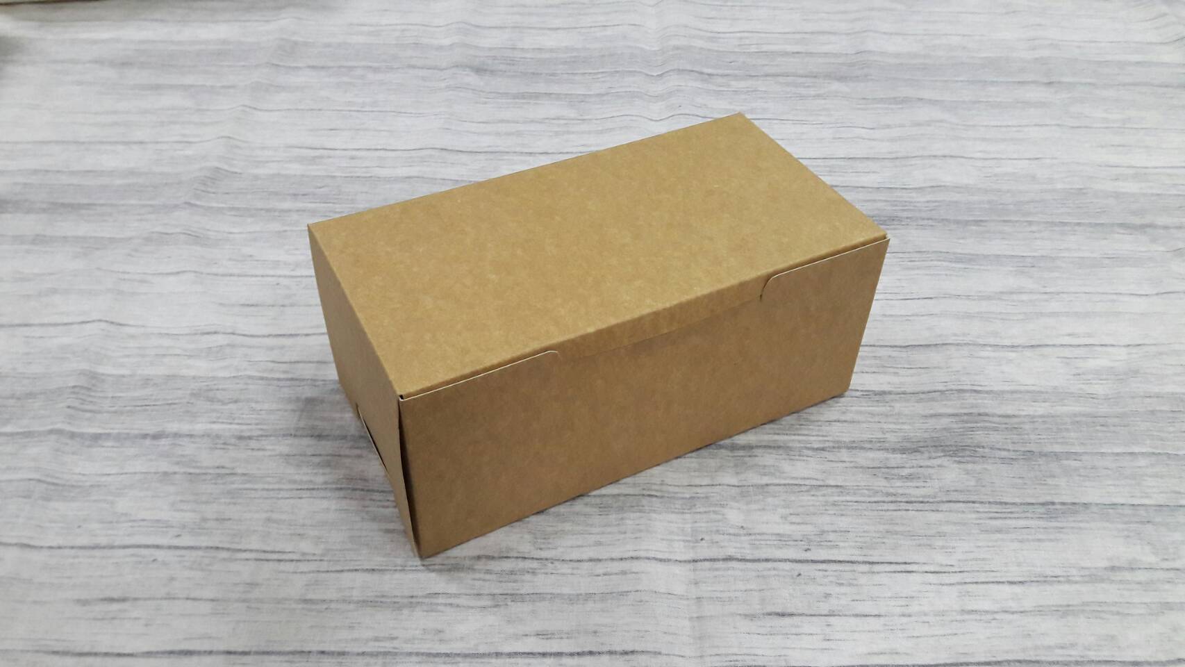 กล่องขนม กล่องเค้ก กล่องคัพเค้ก กล่องชิฟฟ่อน กล่องช้อคโกแล็ต กล่องคุ๊กกี้ กล่องไม่มีหน้าต่าง (ฝาทึบ) ขนาด 9.5x18x7.8ซม.สีคราฟท์น้ำตาลอ่อน (CKB) (ราคา 165 บาทต่อแพ็ค (20 ใบ)