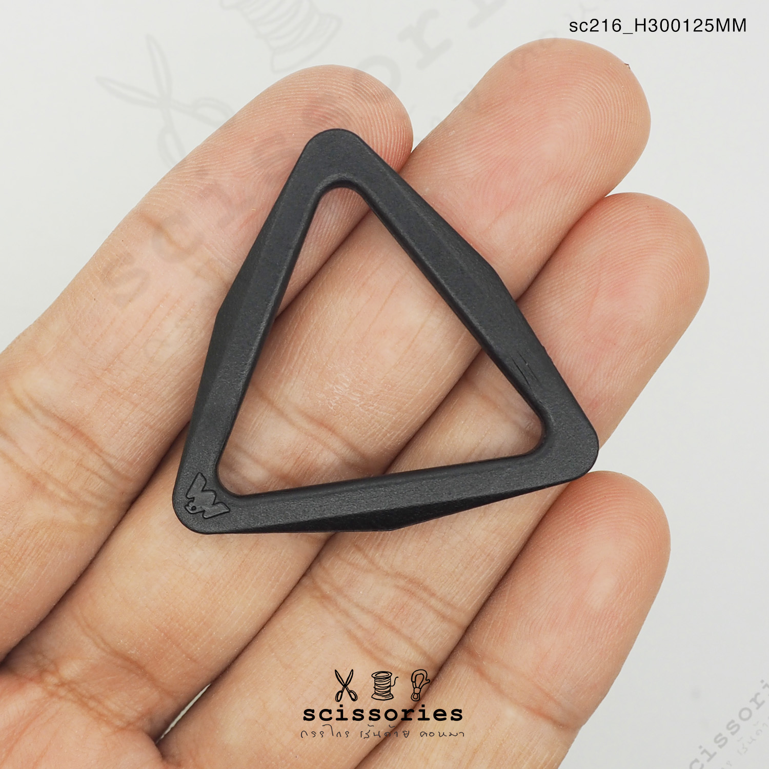 สามเหลี่ยมพลาสติกสีดำ 10 ตัว