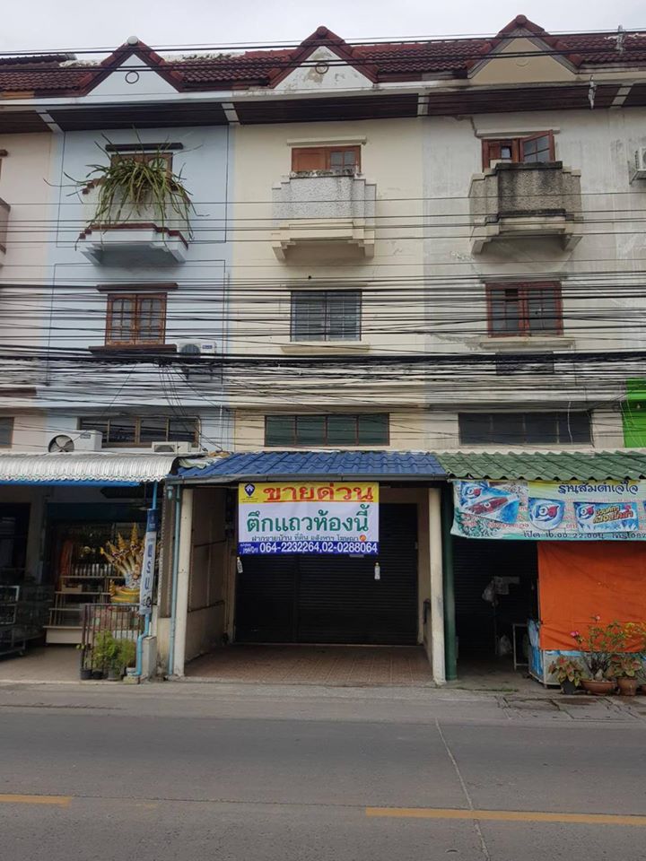 ขายตึกแถว 3 ชั้น ซ.สุขาประชาสรรค์2 (ซ.วัดกู้) ต.บางพูด อ.ปากเกร็ด จ.นนทบุรี ( รหัสทรัพย์ 202041 ) ขนาด 14 ตรว. มี 3 ห้องนอน 2 ห้องน้ำ หน้ากว้าง 4 เมตร ปูพื้นกระเบื้องทุกชั้น เหล็กดัด แอร์ จอดรถได้