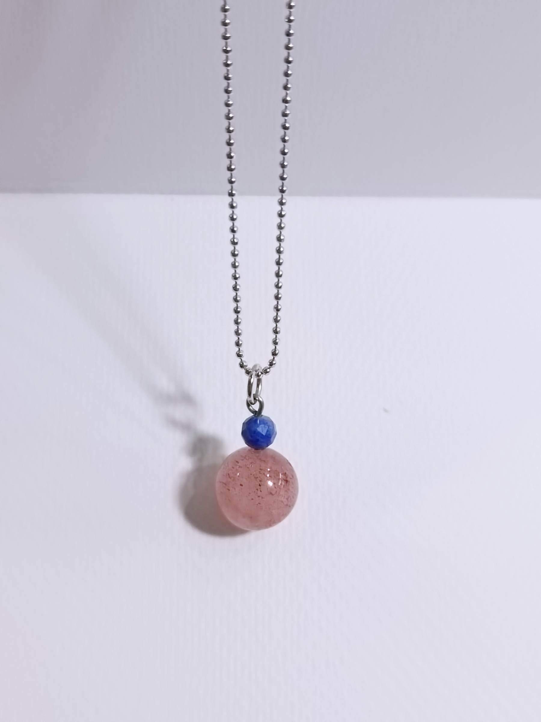 จี้พร้อมสร้อย หินแท้ Strawberry Quartz Necklace (คลื่นพลังงานรักแท้)