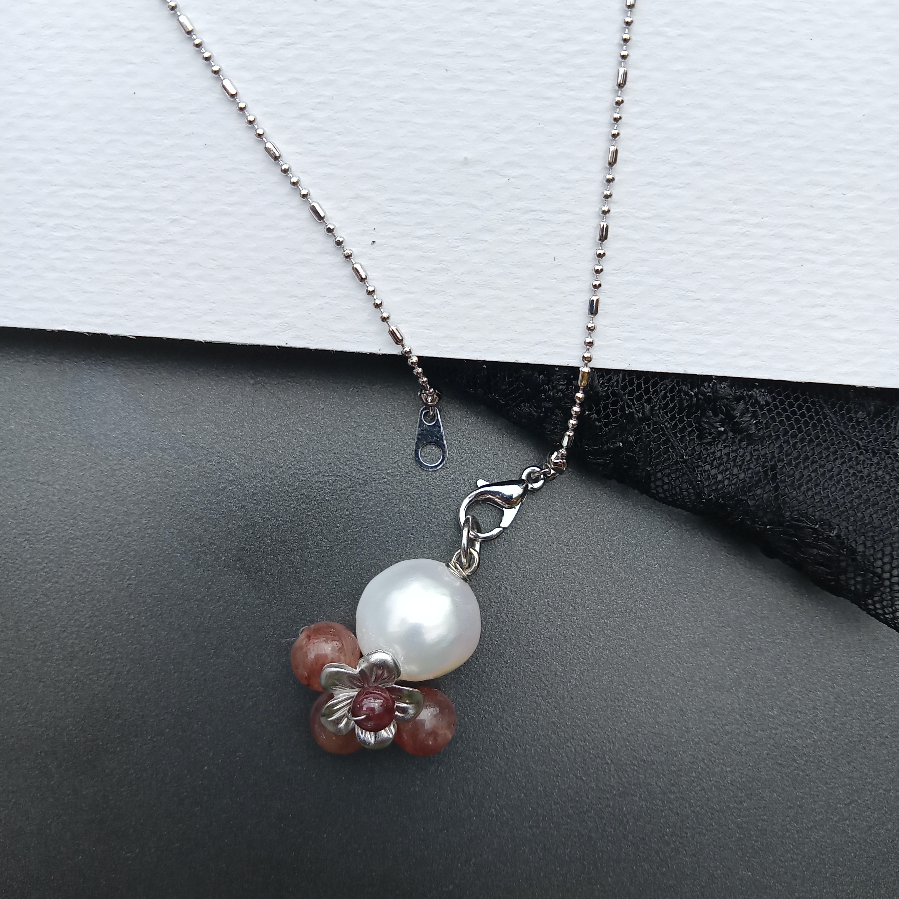 สร้อยพร้อมจี้ "Good Tune " Baroque Pearl + Strawberry Quartz Necklace (For Love & Passion)