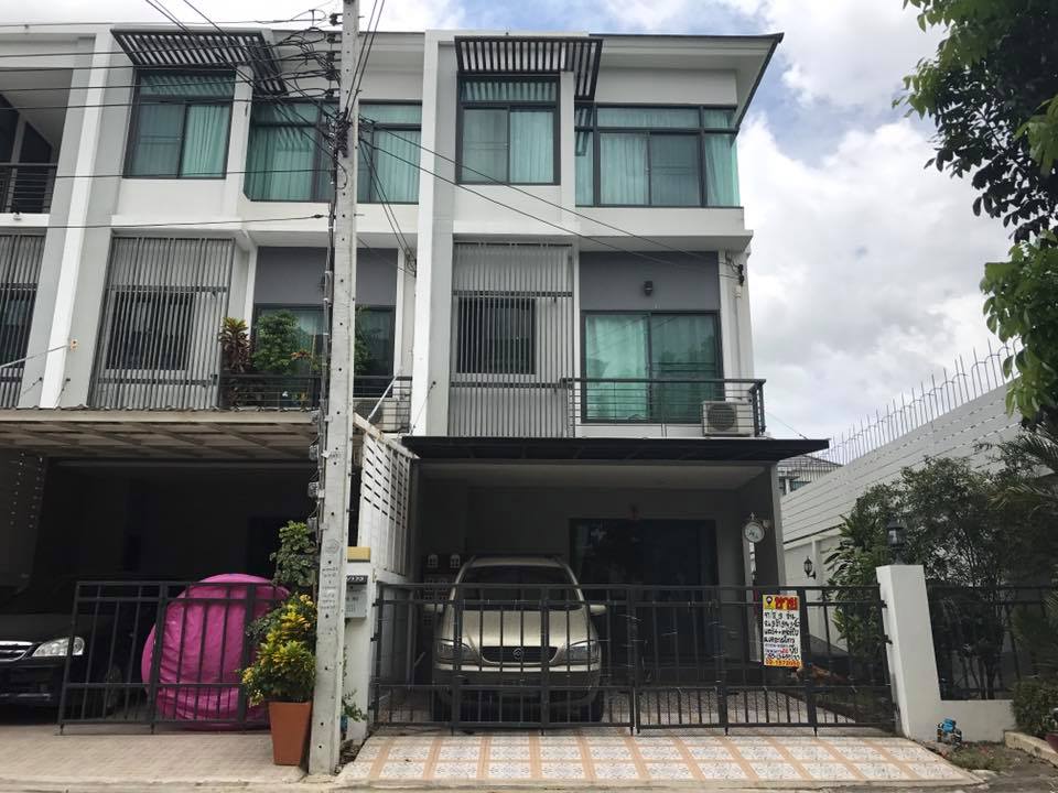ขายทาวน์โฮม 3 ชั้น มบ.เดอะเมโทร รามคำแหง สะพานสูง กรุงเทพ 26.50 ตรว. รหัส T41