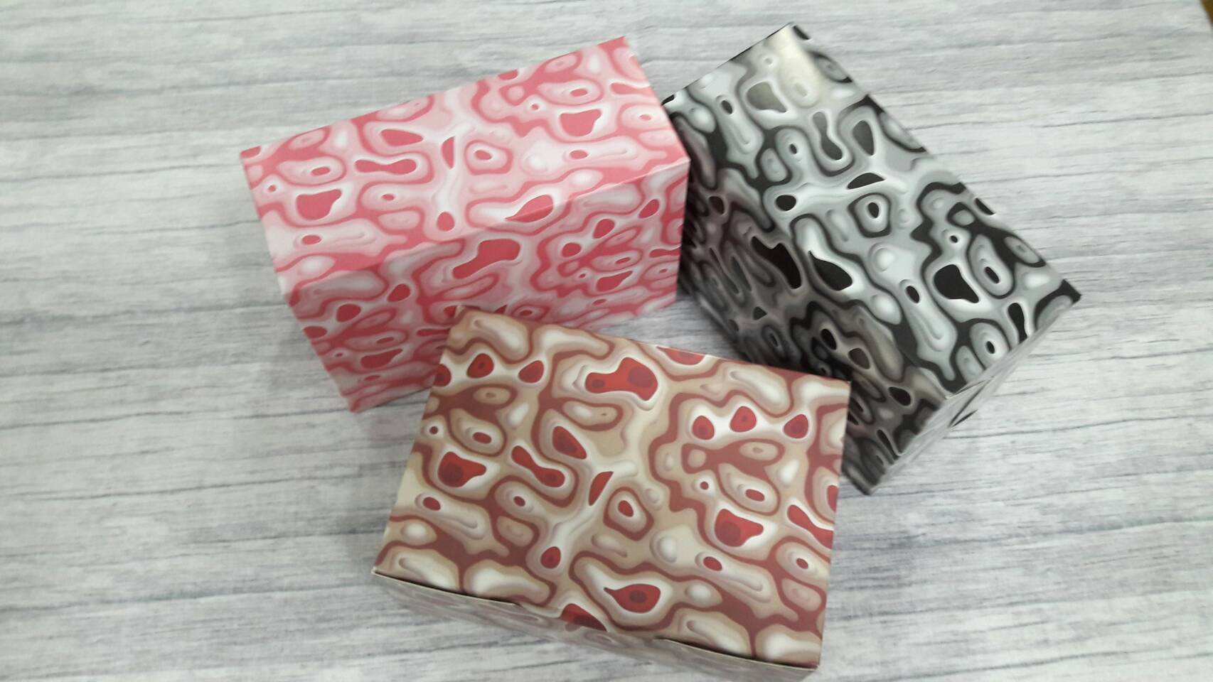 กล่องไม่มีหน้าต่าง (ฝาทึบ) 17.5x12.0x7.5 ซม.กล่องเค้ก กล่องคัพเค้ก กล่องขนม กล่องชิฟฟ่อน กล่องช้อคโกแล็ต กล่องคุ๊กกี้ ลายสีน้ำตาล-แดง ราคา 160 บาทต่อแพ็ค(20ใบ)