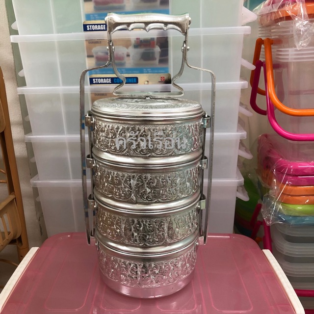 แมวน้ำ ปิ่นโต ลายไทย อลูมิเนียม สีเงิน 14 ซม. 4 ชั้น ตราแมวน้ำ ปิ่นโตแมวน้ำ ปิ่นโตถวายพระ ปิ่นโตลายไทย