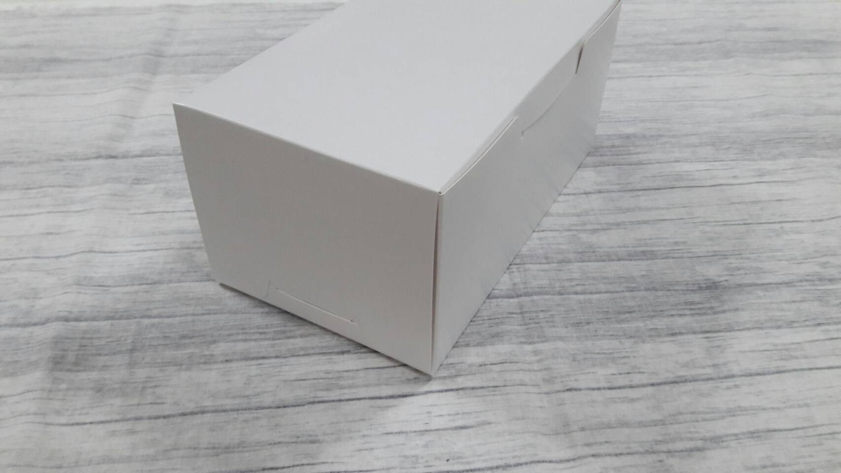 กล่องเค้กโรล กล่องแยมโรล กล่องทรงยาว กล่องเค้ก กล่องขนม กล่องคัพเค้ก ขนาด 13x22.5x10.5 ซม. (ฝาทึบ) สีขาว ราคา 240 บาทต่อแพ็ค (20 ใบ)