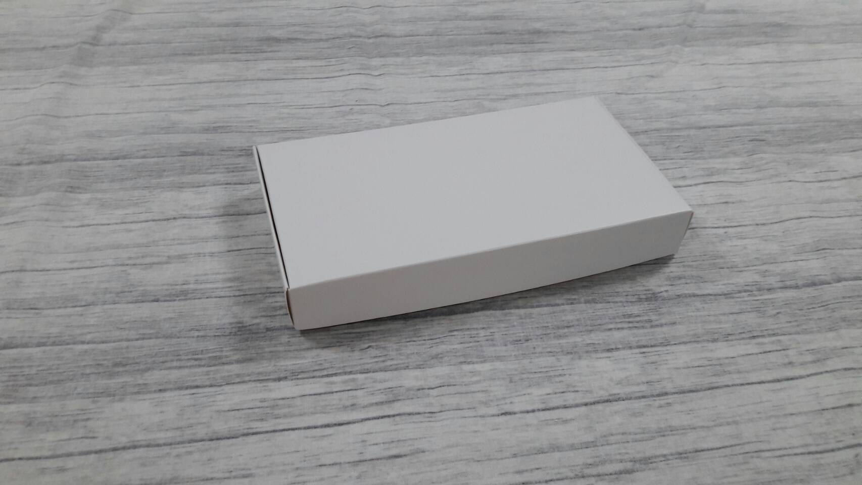 กล่องบราวนี่ กล่องขนม กล่องเอนกประสงค์ กล่องของขวัญ กล่องทรงหูช้าง สีขาว ขนาด 12x22x3 ซม.(ฝาทึบ) ราคา 190 บาทต่อแพ็ค (20 ใบ)