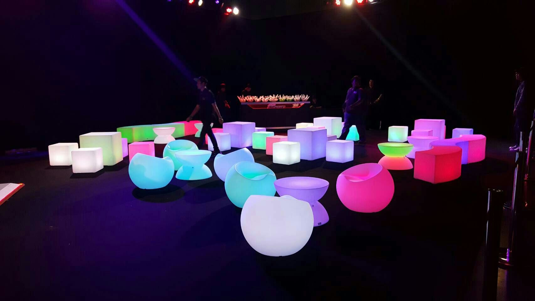 RENT/ให้เช่า: เก้าอี้เรืองแสงไฟ LED รุ่น AMPLE (แอมเปิ้ล)