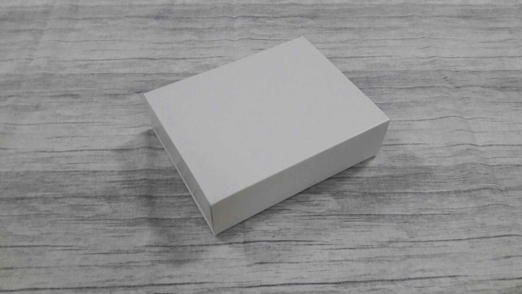 กล่องสไลด์ กล่องของขวัญ กล่องของที่ระลึก ขนาด 15.0x19.0x5.0 ซม.กล่องอเนกประสงค์ กล่องแบบฝาสไลด์ สีขาว (แบบฝาทึบ) ราคา 365 บาท ต่อแพ็ค (20 ใบ)