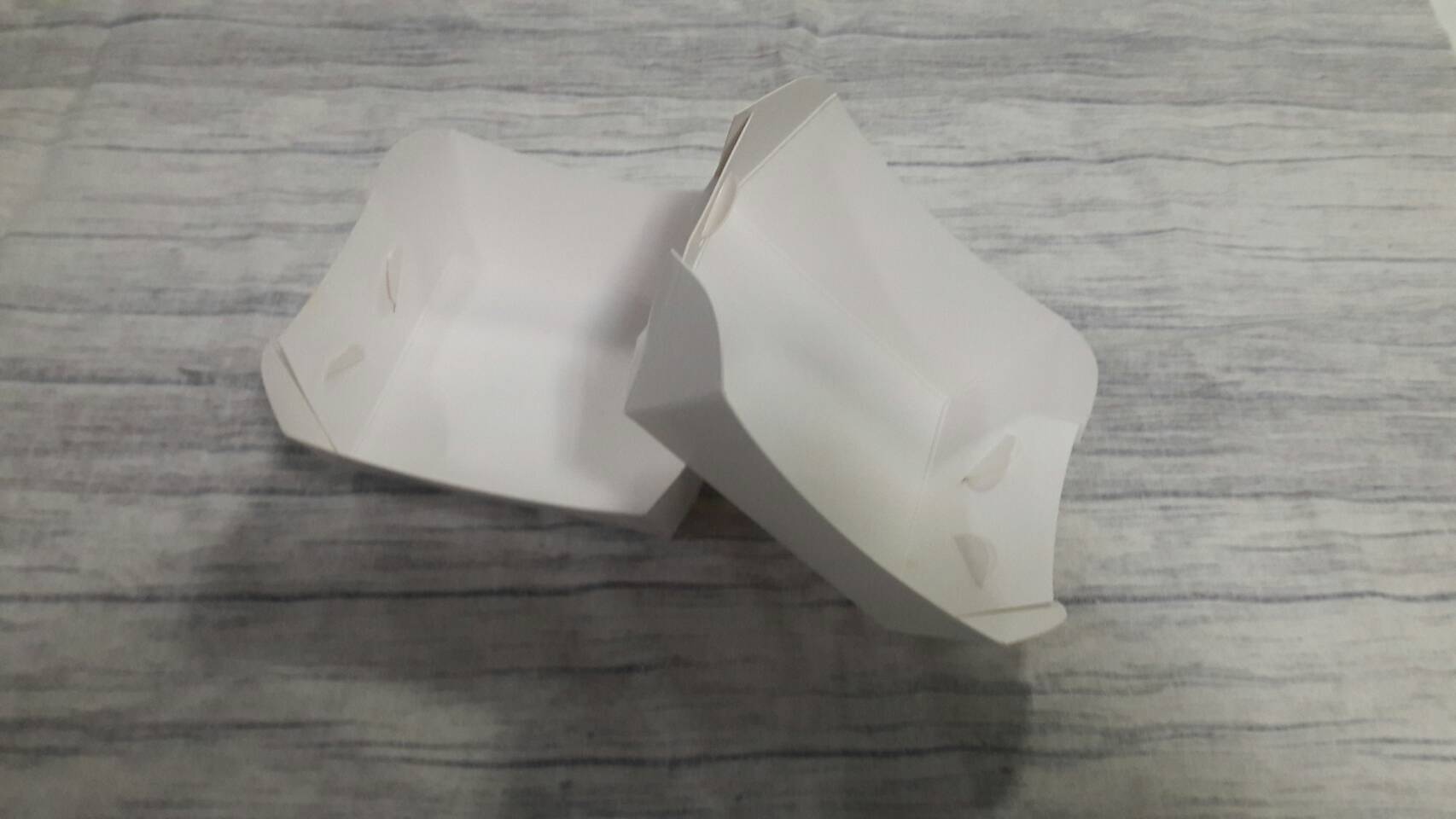 ถาดใส่ขนม ถาดขนมปัง ถาดชิม ถาดฟู้ดเกรด สีขาว ขนาด 7 x 8 x สูง 3.5 ซม.(กระดาษหนา 300 แกรม) ราคา 95 บาทต่อแพ็ค(100ชิ้น)