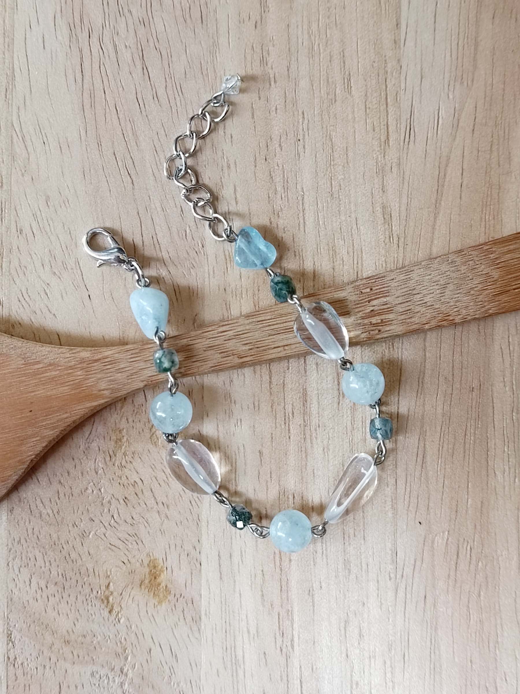 สร้อยข้อมือหินแท้ "Connected" Power Speaker Bracelet (Aquamarine + Clear Quartz)