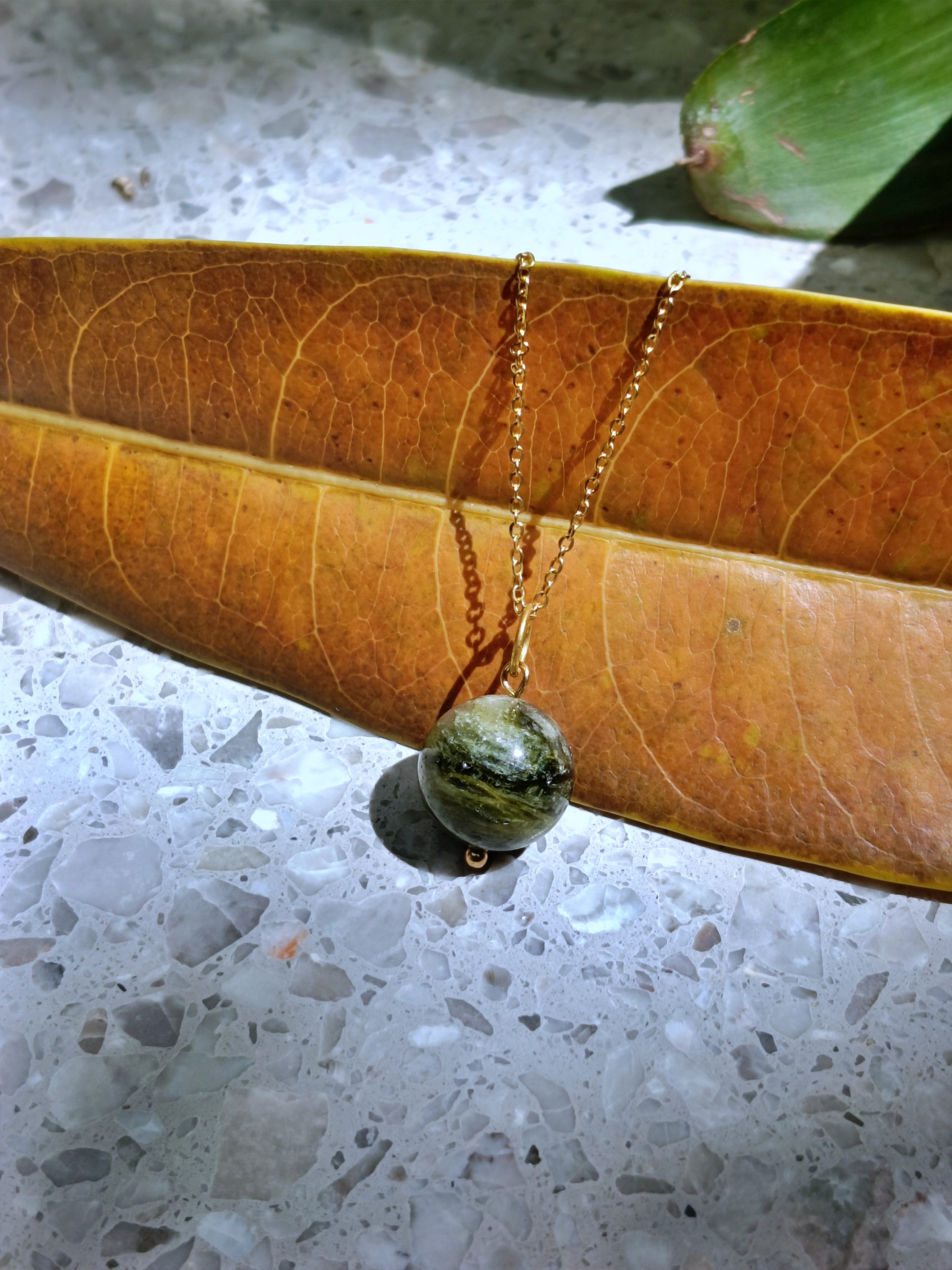 สร้อยจี้ Green Tourmaline Pendant Necklace (เสริมความมั่นใจ ปลดขุมพลังงานใน heart chakra)