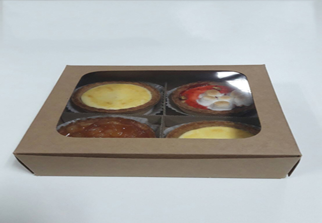 กล่องบราวนี่ กล่องชิฟฟ่อน กล่องเค้กครึ่งปอนด์ กล่องทาร์ตไข่ กล่องขนมเปี๊ยะ กล่องพาย กล่องช็อกโกแลต สีคราฟท์น้ำตาล กว้าง 20.0 x ยาว 20.0 x สูง 5.0 ซม.ราคา 205 บาท ต่อแพ็ค (20ใบ)