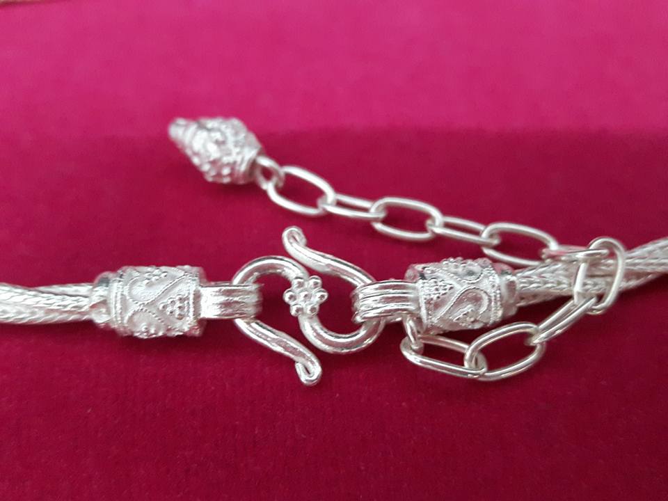 สร้อยคอ พร้อมจี้ ลายฉลุ