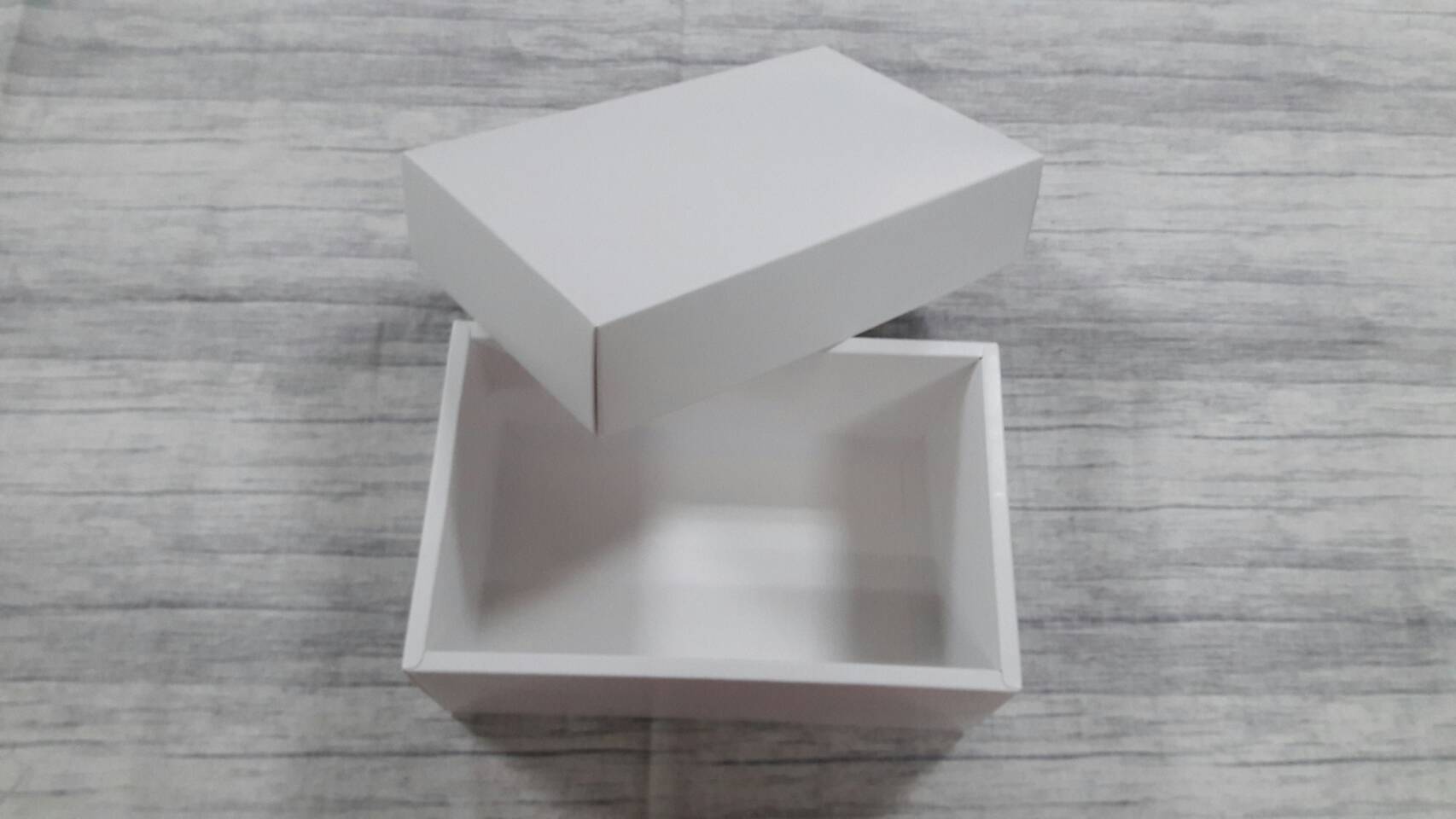 กล่องฝาครอบ กล่องของขวัญ กล่องอเนกประสงค์ ขนาด 14x22x8.5 ซม.สีขาว (แบบฝาทึบ) ราคา 495 บาท ต่อแพ็ค (20 ใบ)